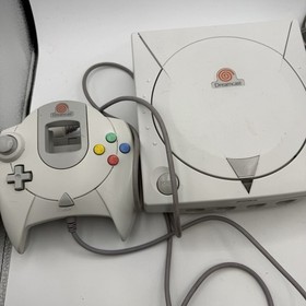SEGA Dreamcast HKT-3020 With Controller And cables Model 1