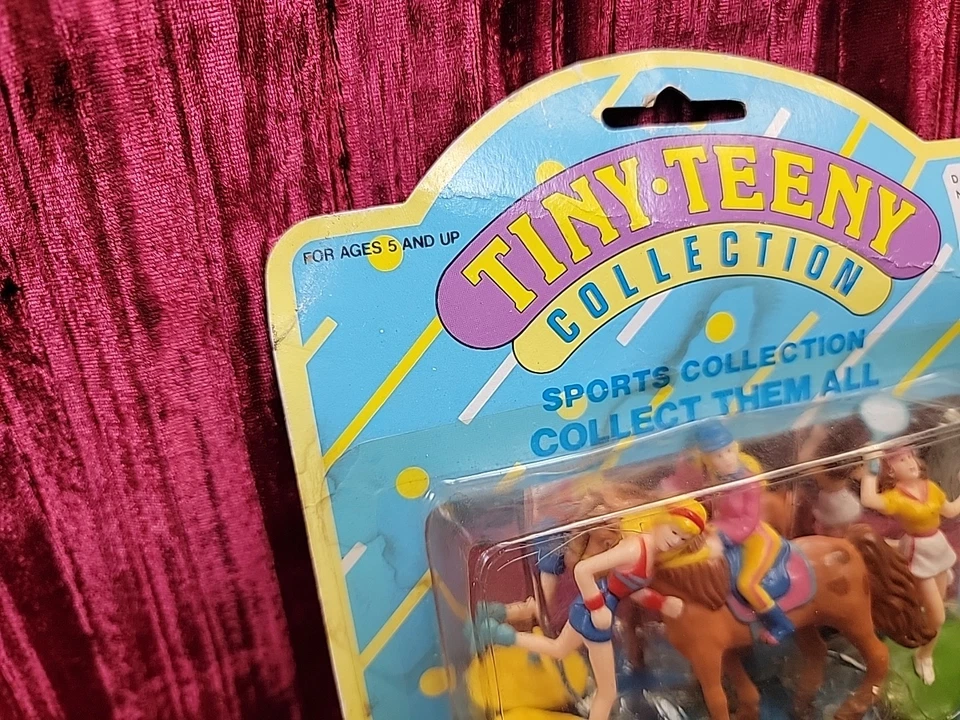 Colección deportiva vintage Tiny Teeny colección Woolworth nueva en paquete Foto 4 de 4