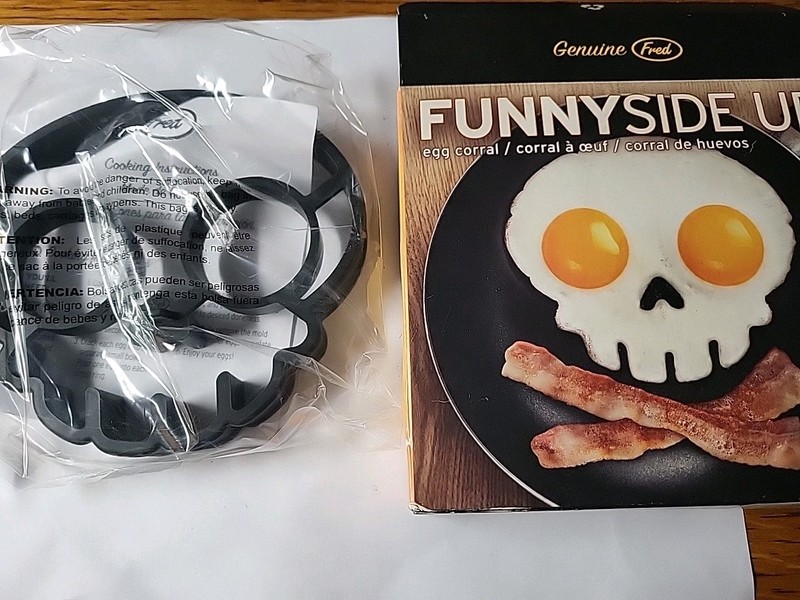 Funnyside Up Egg Coral Skull Silicone Fred Brand Breakfast 