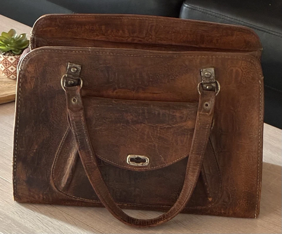 Ancien sac cartable femme cuir rigide marron , rectangulaire - Photo 1/1