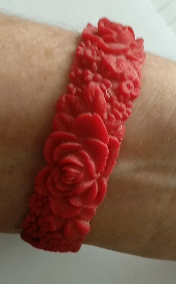 Bracelet that looks shop like a nail