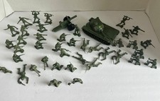 TIM-MEE 2.5" Plastic Army Men Toy Soldiers Green Lot 40 - 12 poses vintage