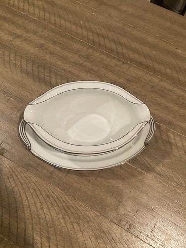 Vintage, Discontinued "Crest" by Noritake Gravy Boat w/Attached Underplate EUC - Picture 3 of 7