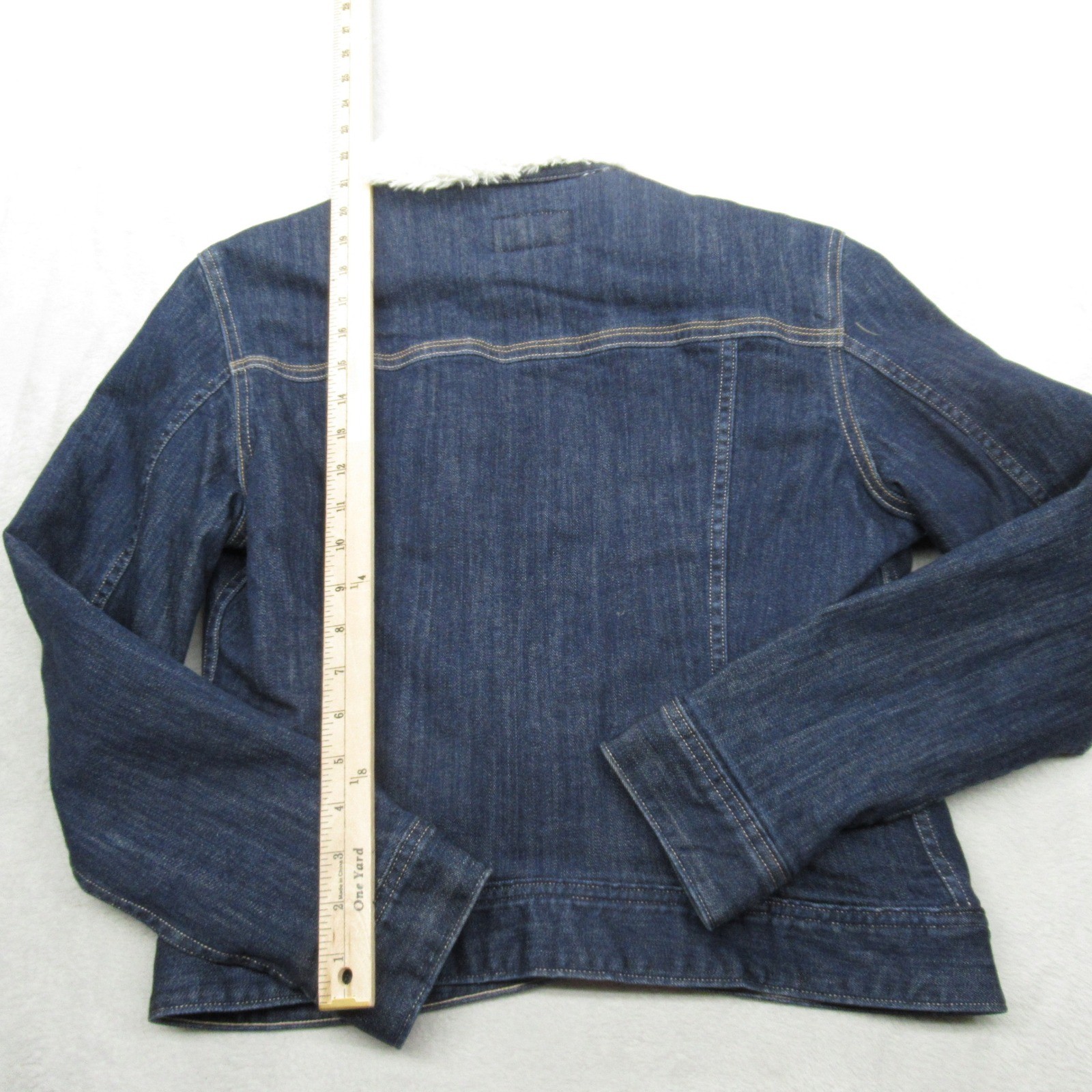 Levis Denim Jacket Womens Medium Blue Fuzzy Sherpa Lined Trucker Button Front thumbnail 10