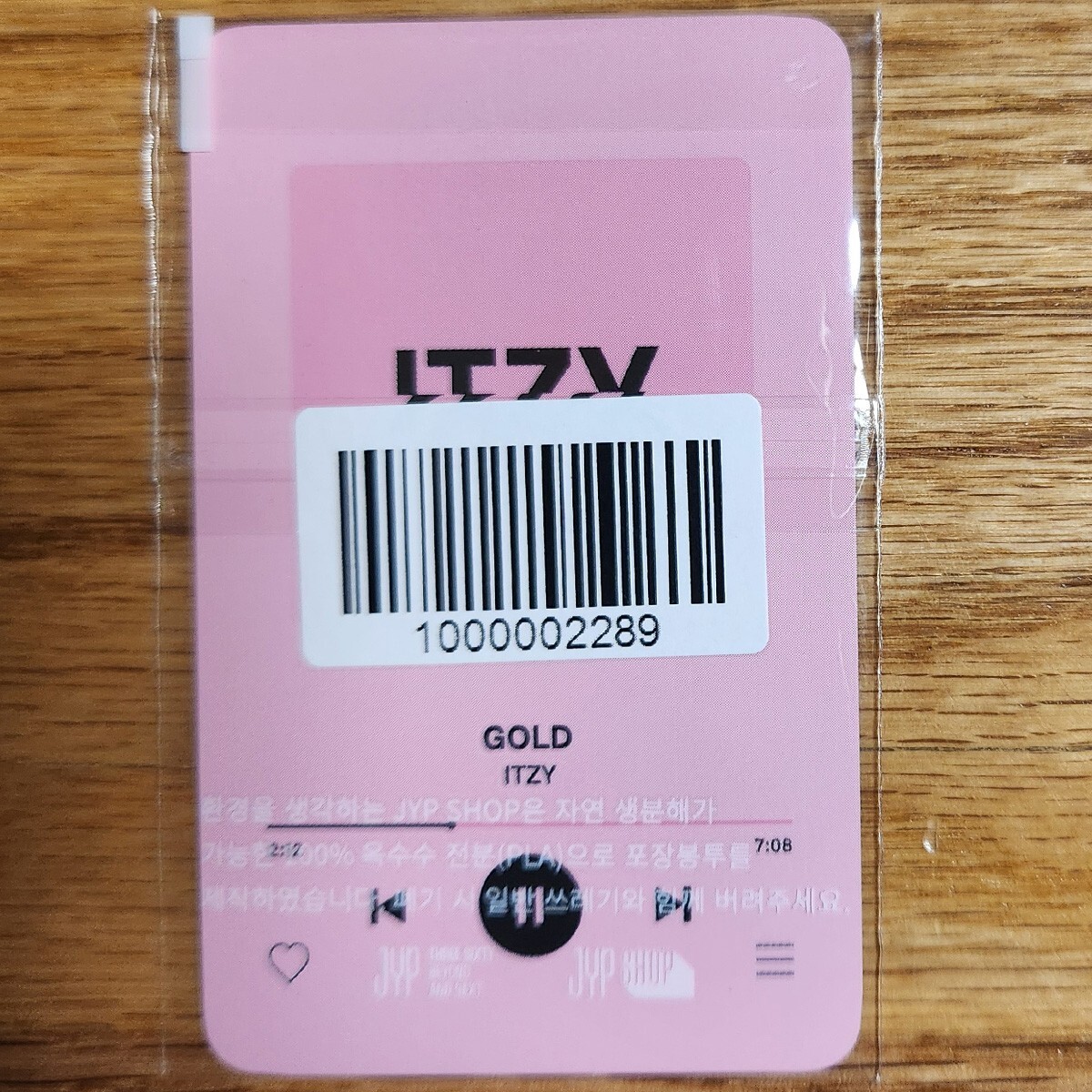 Yuna Official Photocard Itzy Gold Pop Up Store MD Purchase