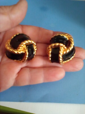 CINER VINTAGE BLACK ENAMELED AND TWISTED GOLD ROPE KNOT CLIP ON EARRINGS