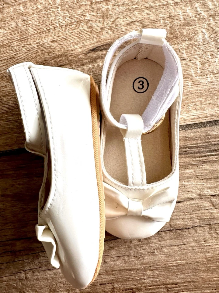 2 pares de zapatos de bebé niña en blanco talla 3 Foto 3 de 4