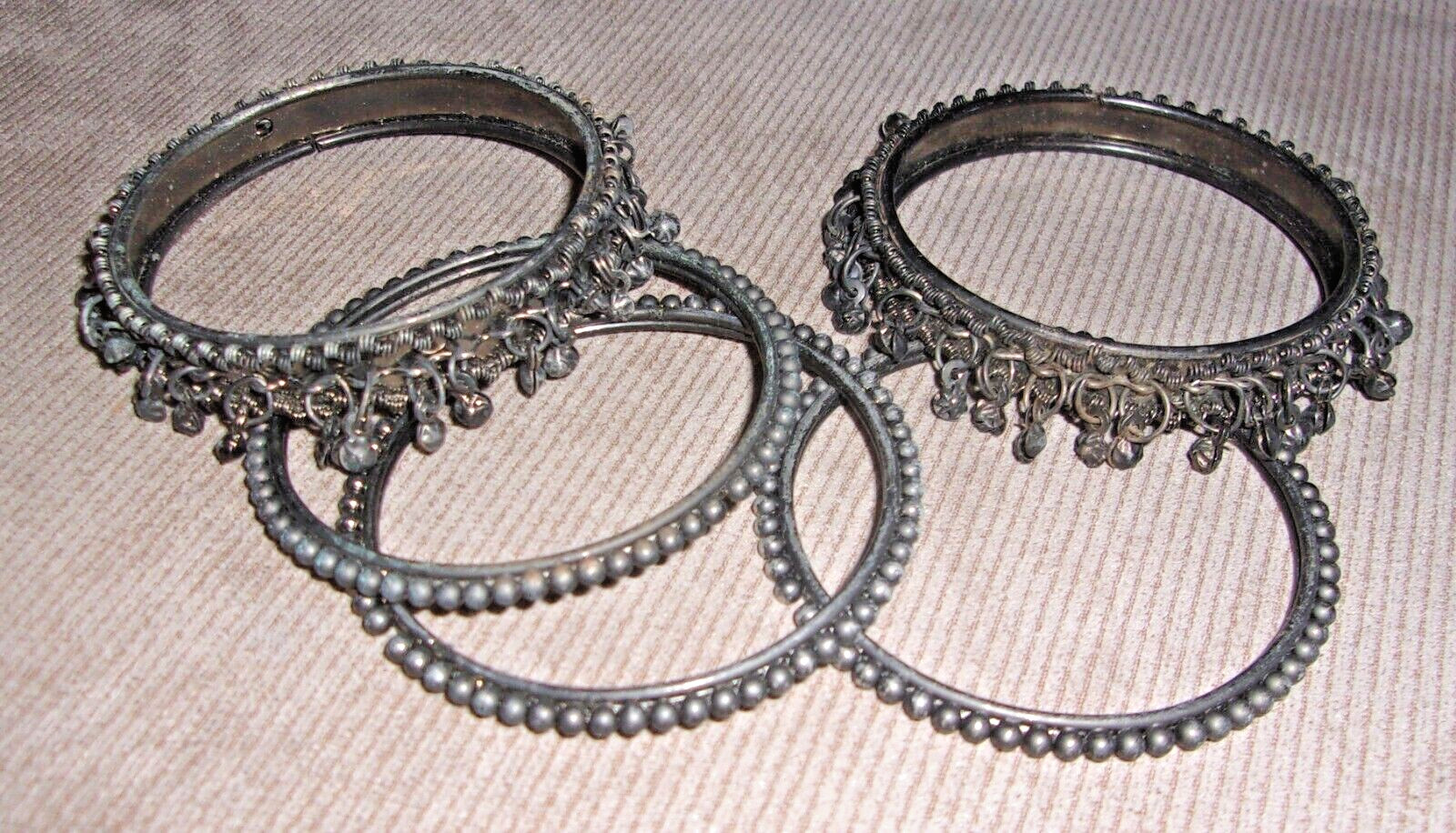 VINTAGE 5 STACKABLE METAL BANGLE BRACELETS BEADED… - image 3