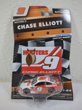 Chase Elliott 9 Hooters 1:64 2018 Wave 12 NASCAR Authentics