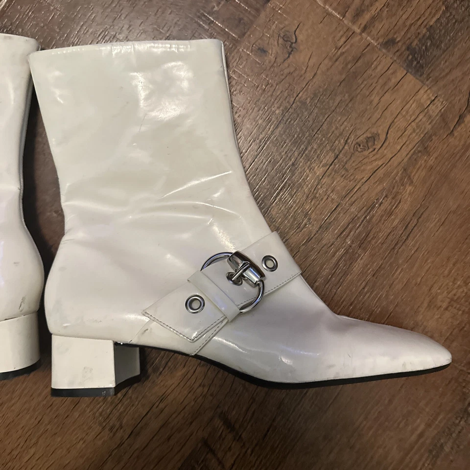 Botines Franco Sarto para mujer de charol con cremallera lateral y hebilla 9,5 M Foto 4 de 4