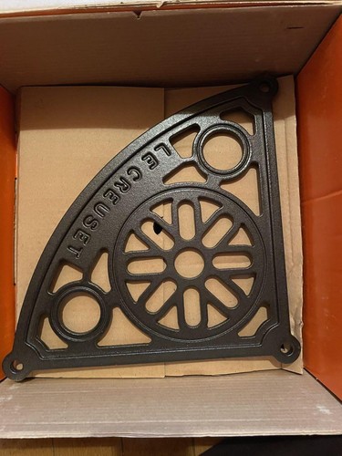 Le Creuset 5 Tier Pot Stand Matt Black Cast Iron Enamel New in Box - Picture 8 of 11