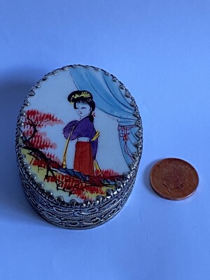 Kleine orientalische asiatische chinesische Eitelkeit Schmuckschatulle mit Spiegel Frau weißer Stein