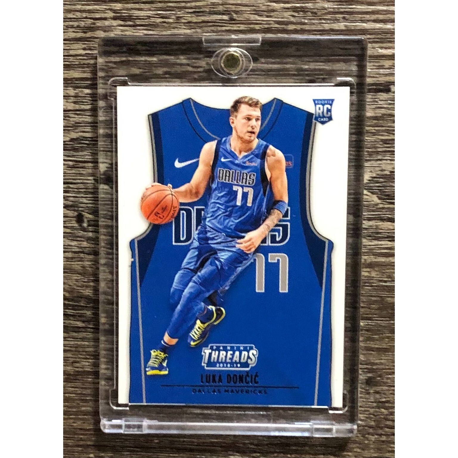 2018-19 Panini Threads Luka Doncic RC Rookie Card #141