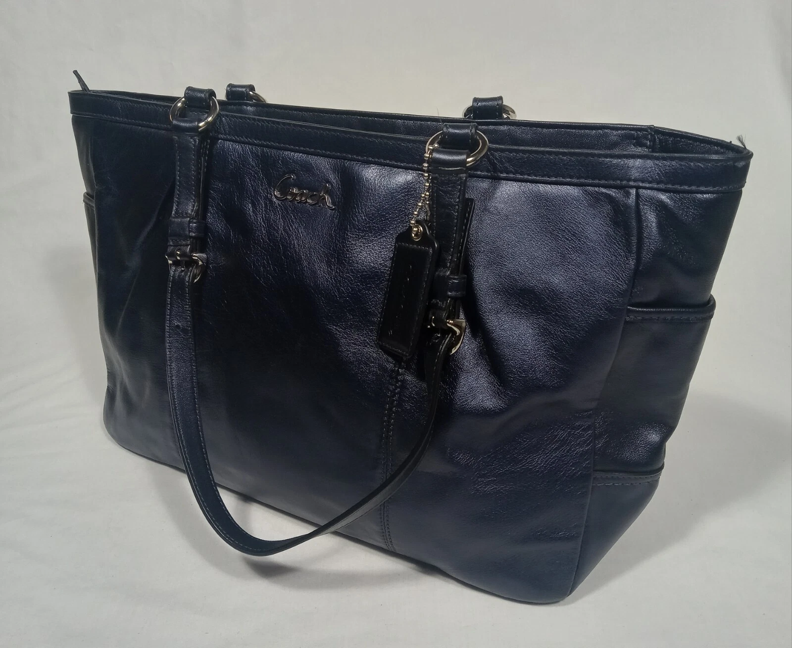 Bellissima borsa borsa Coach in pelle grande con zip blu metallizzato e marsupio marrone