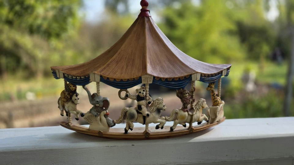 复古儿童房墙壁旋转木马来自 Universal Statuary Corp 1979 年美国制造 — 第 4/4 张图片