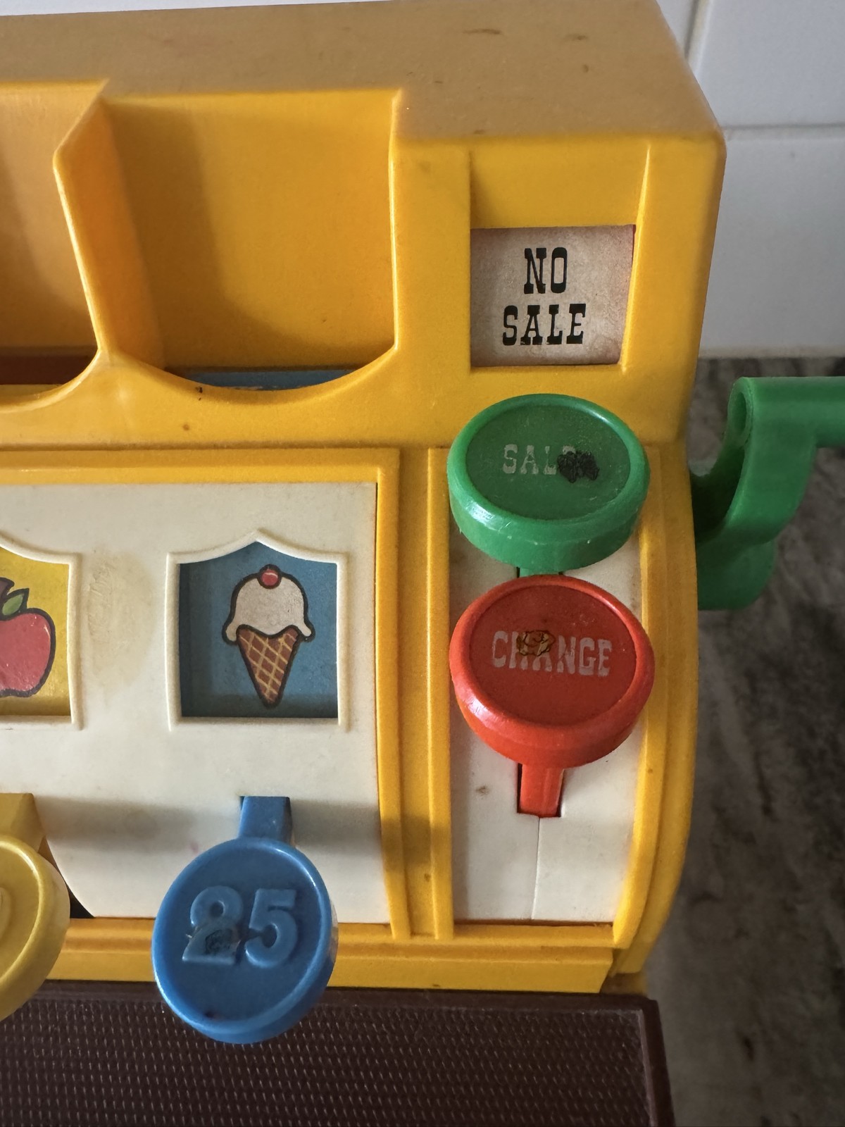 как выглядит 1974 Fisher Price Cash Register 926 Toy W/ 2 Coins Bell Drawer фото