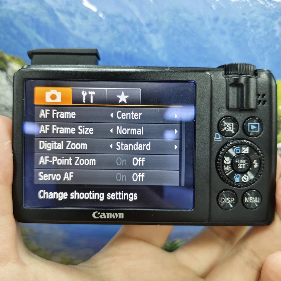 Cámara digital Canon PowerShot S90 10 MP zoom óptico de 3,8x con pantalla LCD de 3 pulgadas - 90 % nueva Foto 2 de 4