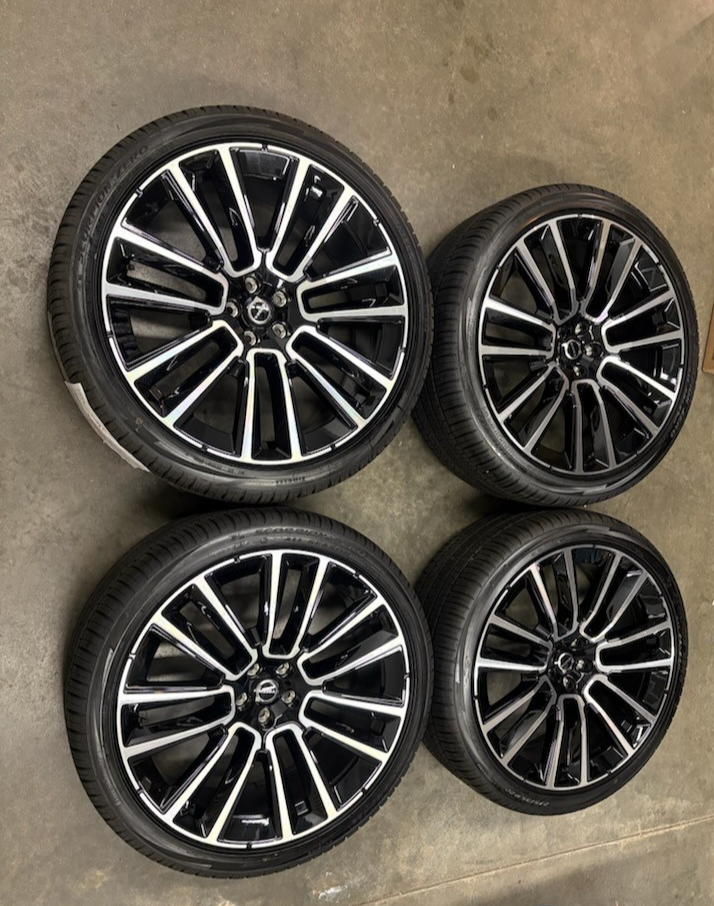 16-27 Volvo XC90 22 inch Wheel & Pirelli Tire Set NEW OEM 31684905