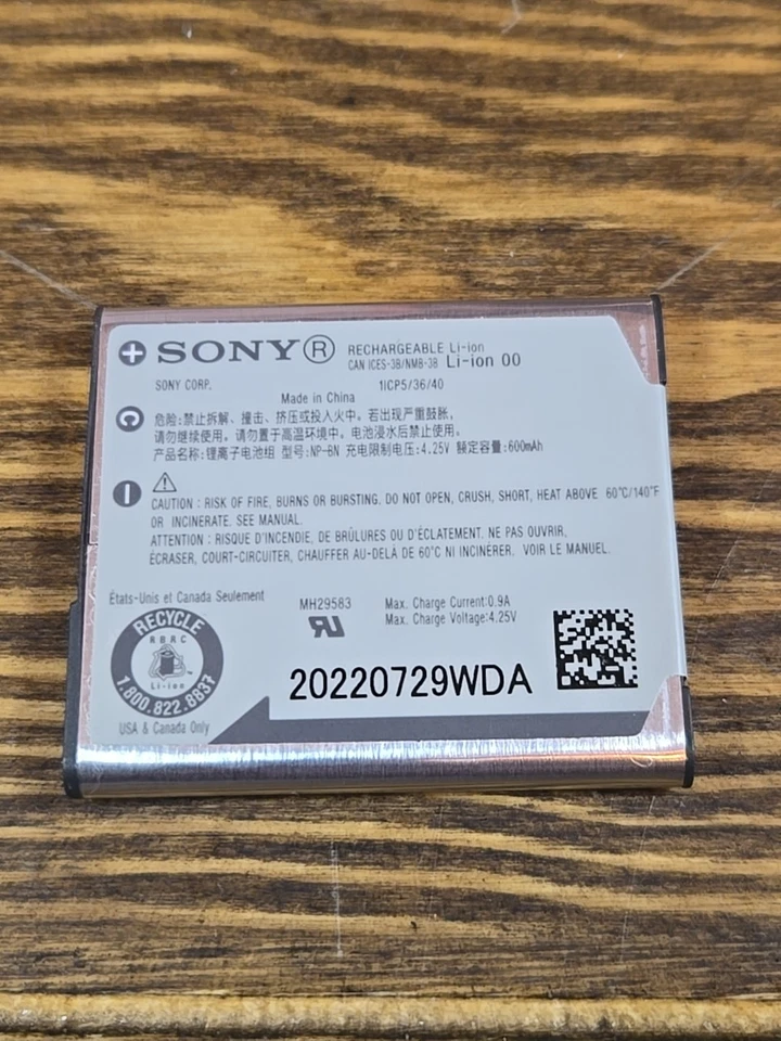 Batería de iones de litio genuina Sony NP-BN recargable 600 mAh Foto 3 de 4