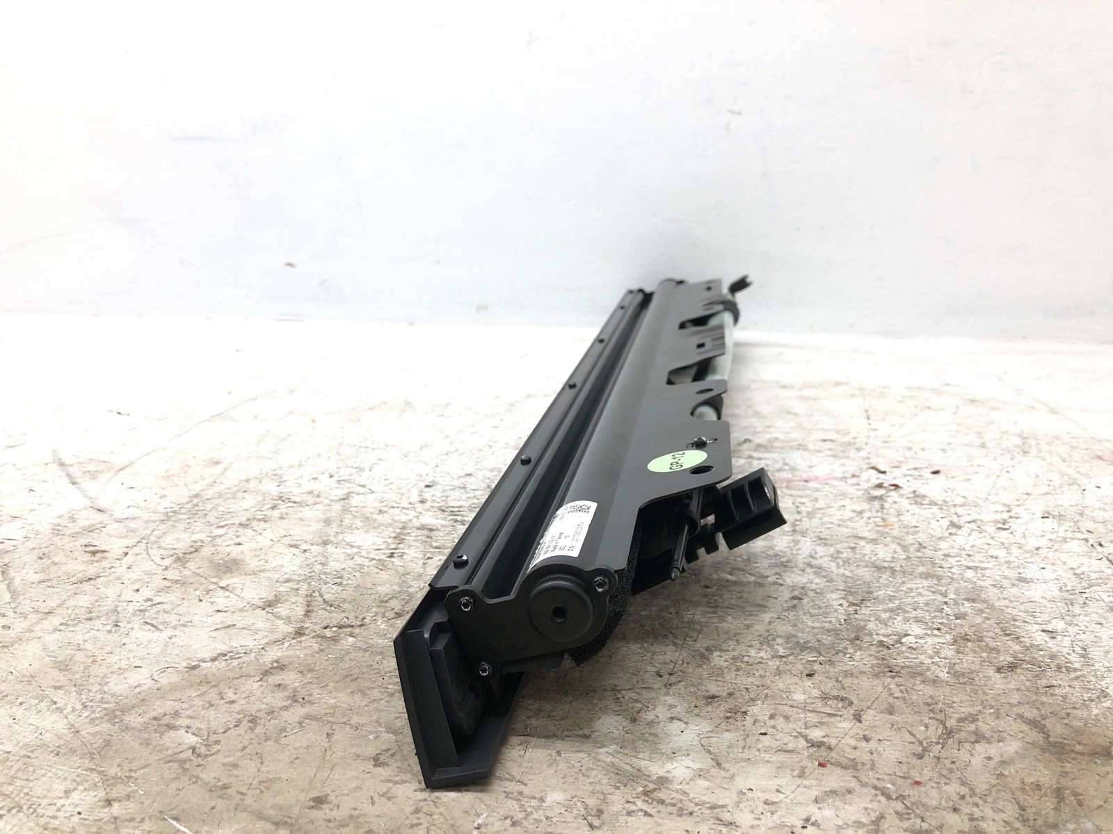 2016-2020 BENTLEY BENTAYGA LEFT REAR DOOR SUNSHADE ROLLER BLIND W/ DRIVE MOTOR