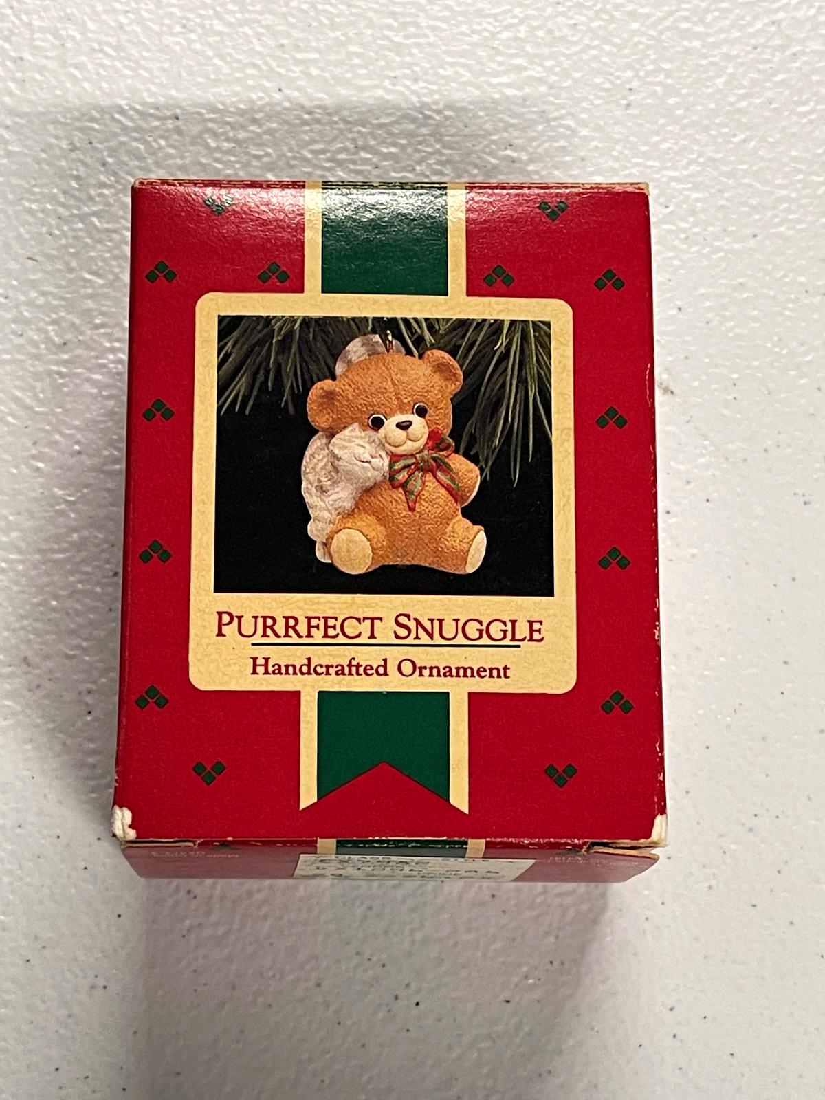 1988 Hallmark Purrfect Snuggle Ornament QX4744 Non-Mint Box