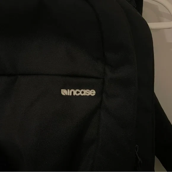 Mochila delgada negra Incase ICON — Buen estado Foto 3 de 4