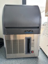Produttore di ghiaccio cubetti pieni raffreddamento aria produzione 40 Kg/24h 