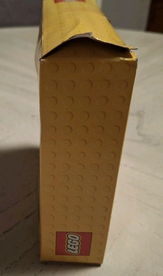 Lego VIP Buildable 2x4 Red Brick Set 6313287 New Sealed (BOX IN BAD CONDITION) - Image 4 of 4