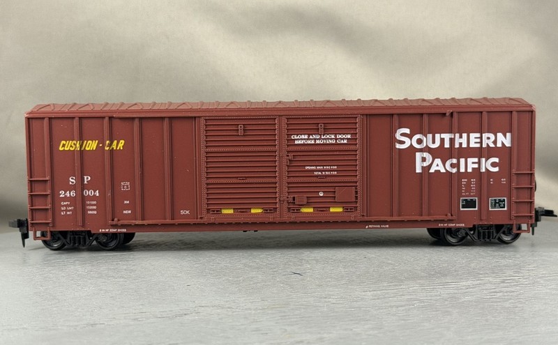 Roundhouse - Southern Pacific - 50' O/B D/D Box Car + Wgt # 246004