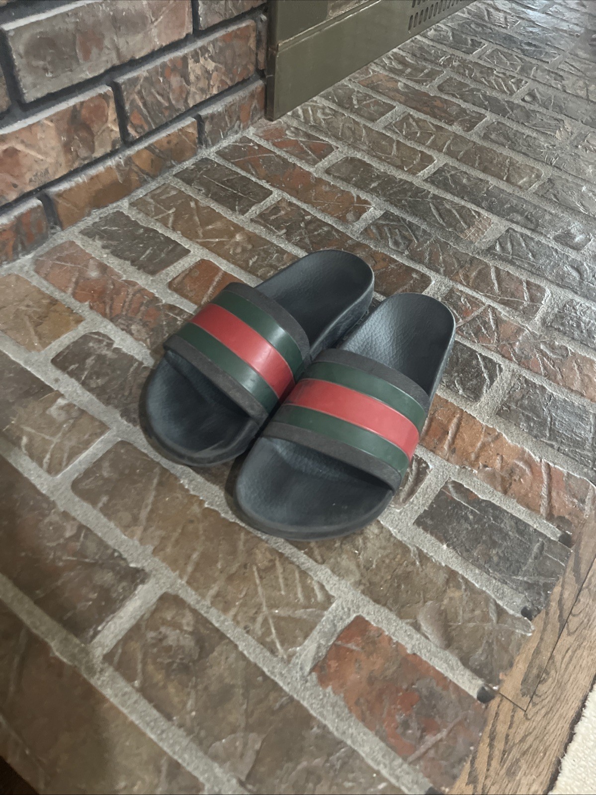 Gucci men's slides size 8 luxury comfort-image