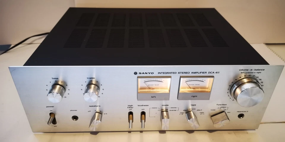 Sanyo Intergrated Stereo Amplifier DCA 411 with Manual - Image 4 of 4