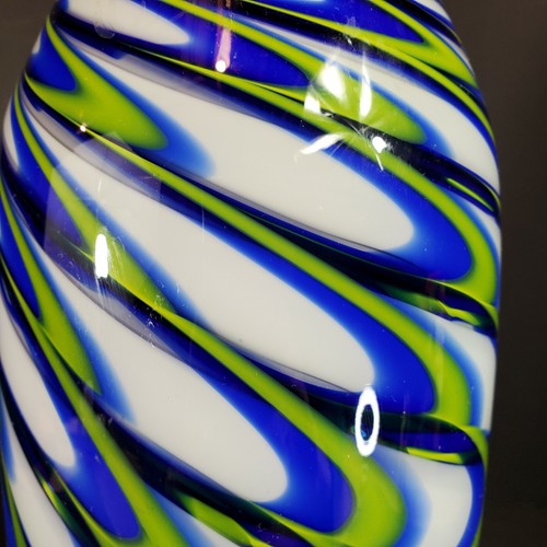 Jarrón vintage soplado a mano azul verde blanco arremolinado por vidrio de arte moderno oriental - Imagen 2 de 7