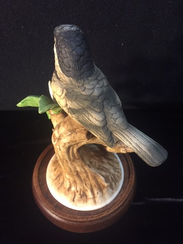 ANDREA BY SADEK BLACK CAPPED CHICKADEE FIGURINE #8627 & WOODEN BASE ADORABLE - Picture 4 of 8