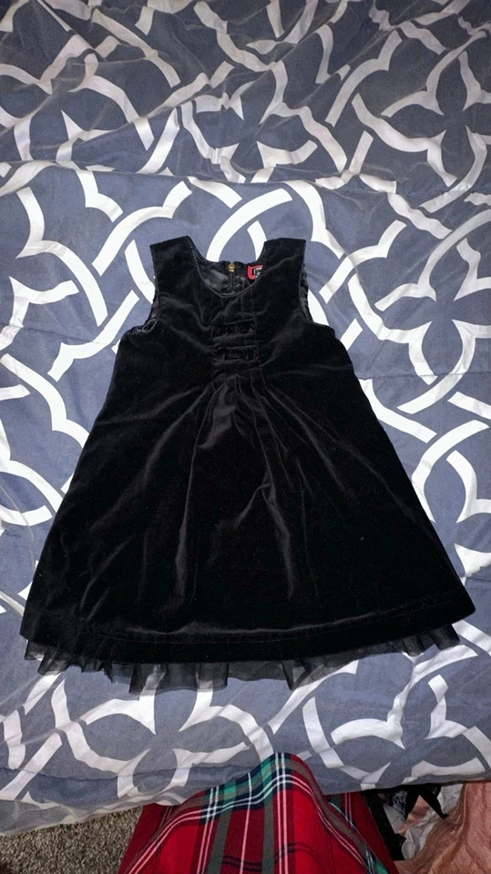 Vestido de Terciopelo Negro Elegante The Children’s Place Church Holiday Talla 4T Foto 2 de 4