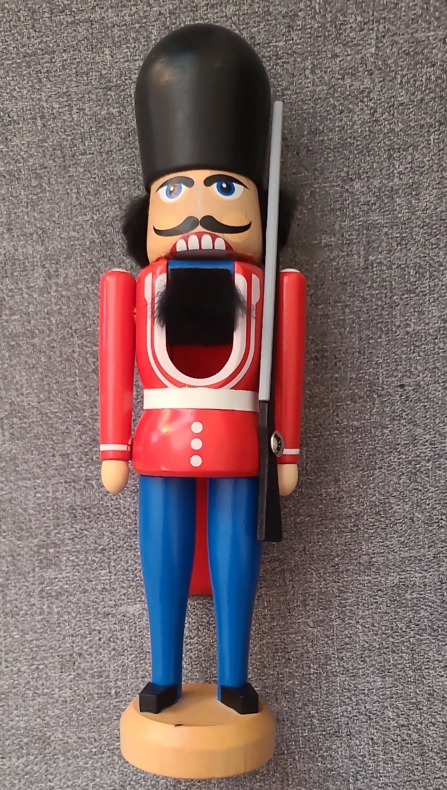 VTG Erzgebirge Seiffener Volkskunst Expertic Nutcracker King Red 8 1/2" Germany