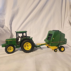 ERTL John Deere 6410 Tractor with 590 Round Baler 1:32
