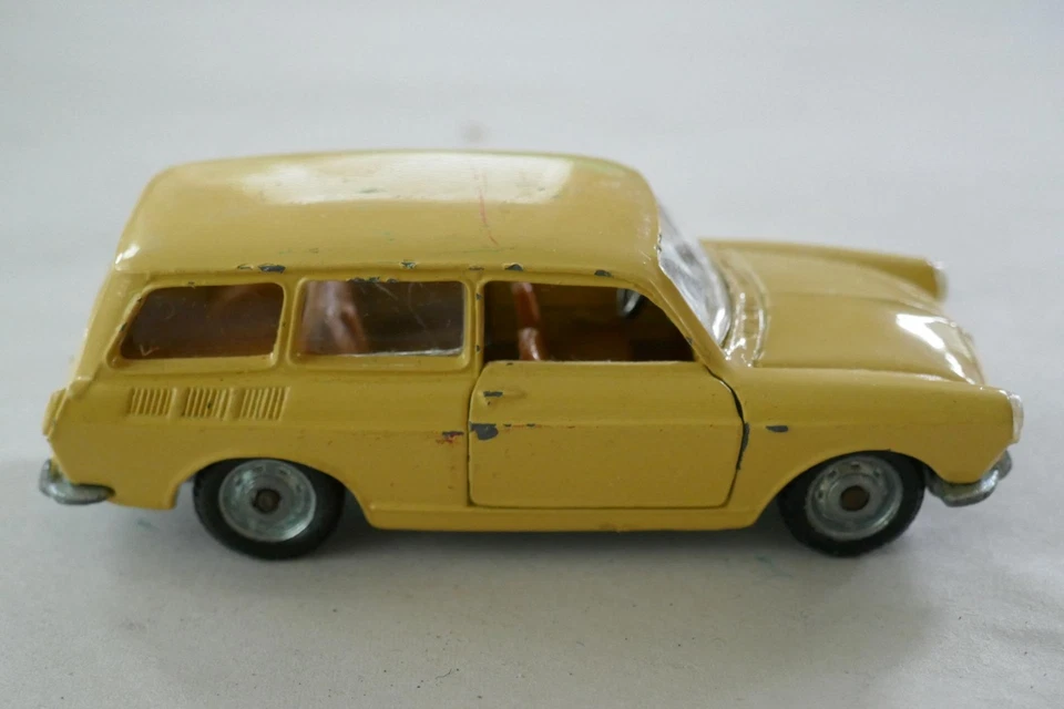 Литая винтажная модель автомобиля Politoys Volkswagen 1600 - Изображение 4 из 4