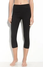 NWOT! $58 Lyssé Control Top Capri Black Leggings | SZ M | B156