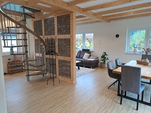 Wunderschön angelegtes Ferienhaus in ruhiger Lage, aber dennoch super zentral - Bild 9 von 24