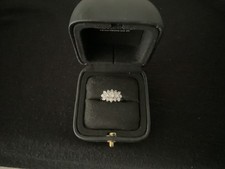 beautiful 18ct gold diamond cluster ring 1.47 carats size N