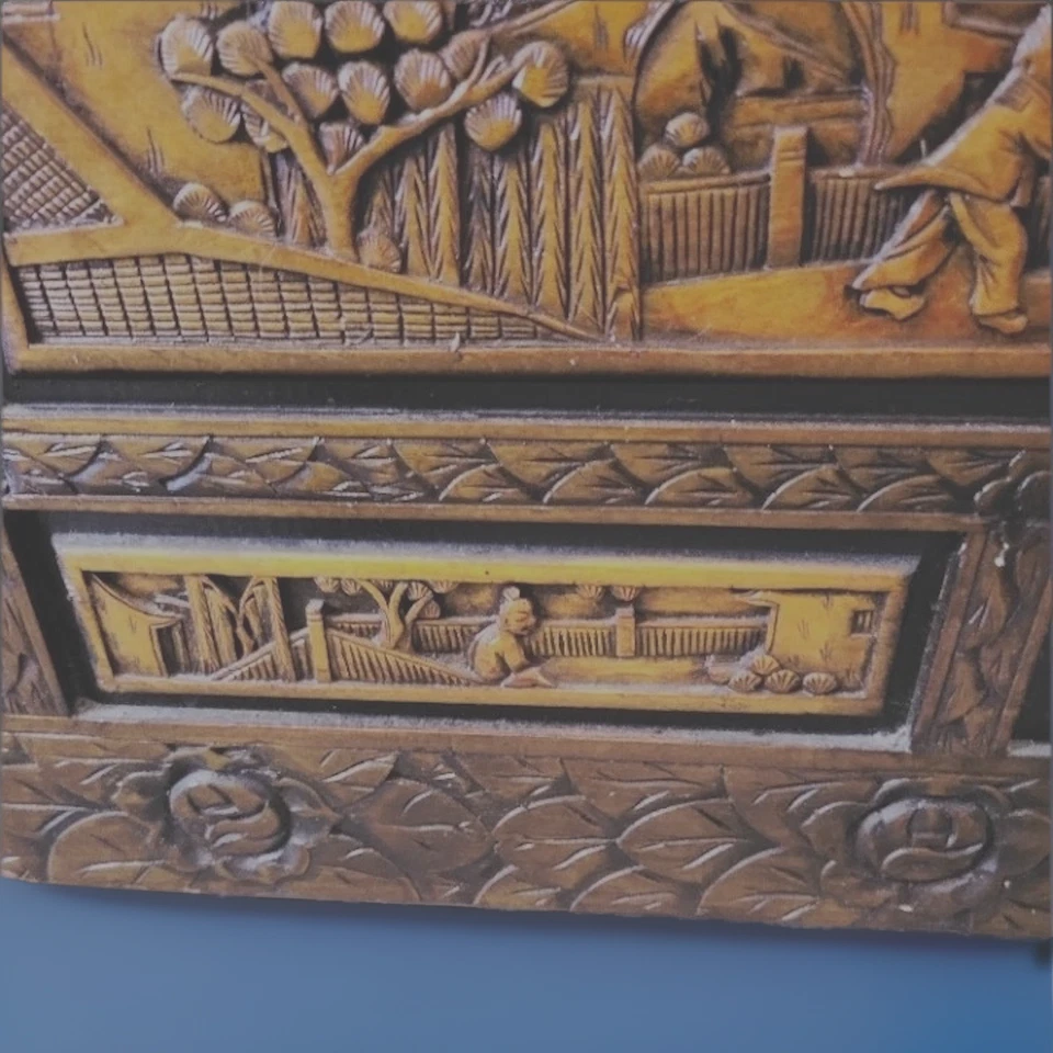 Старинный китайский камфорный деревянный сундук 35 дюймов ручной резьбы на ножках в стиле Мин, латунный замок - Изображение 3 из 4