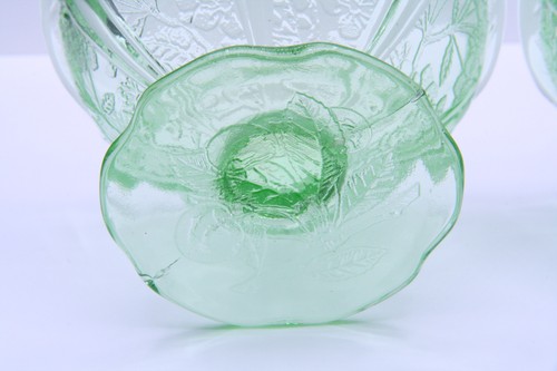 Cherry Blossom Champage/Tall Sherbets Set of 2 Glowing Green Jeannette Glass - Picture 14 of 15