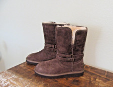 YOUTH'S UGG BOOTS CHOCOLATE SIZE 6 NEW