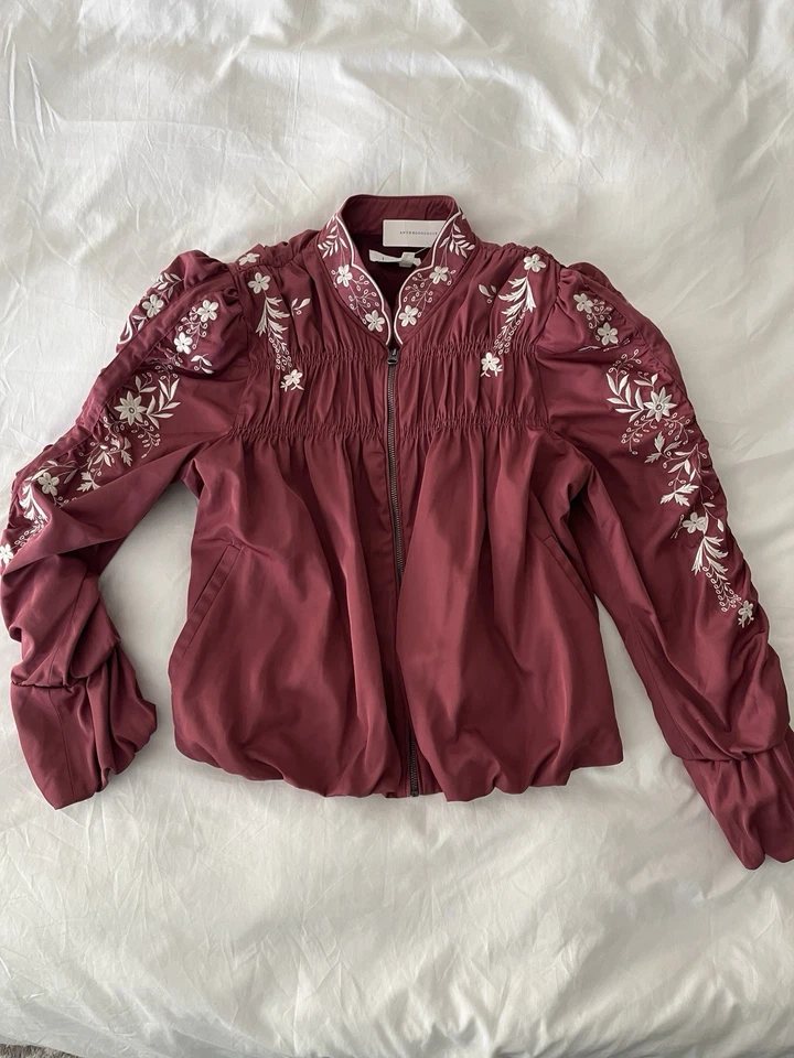 Jaqueta bordada ameixa empoeirada rosa Anthropologie com zíper, tamanho G (nova com etiquetas) - Imagem 2 de 4