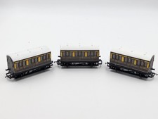 Hornby OO Gauge R016 060 Short Brown Carriage Lot of Three