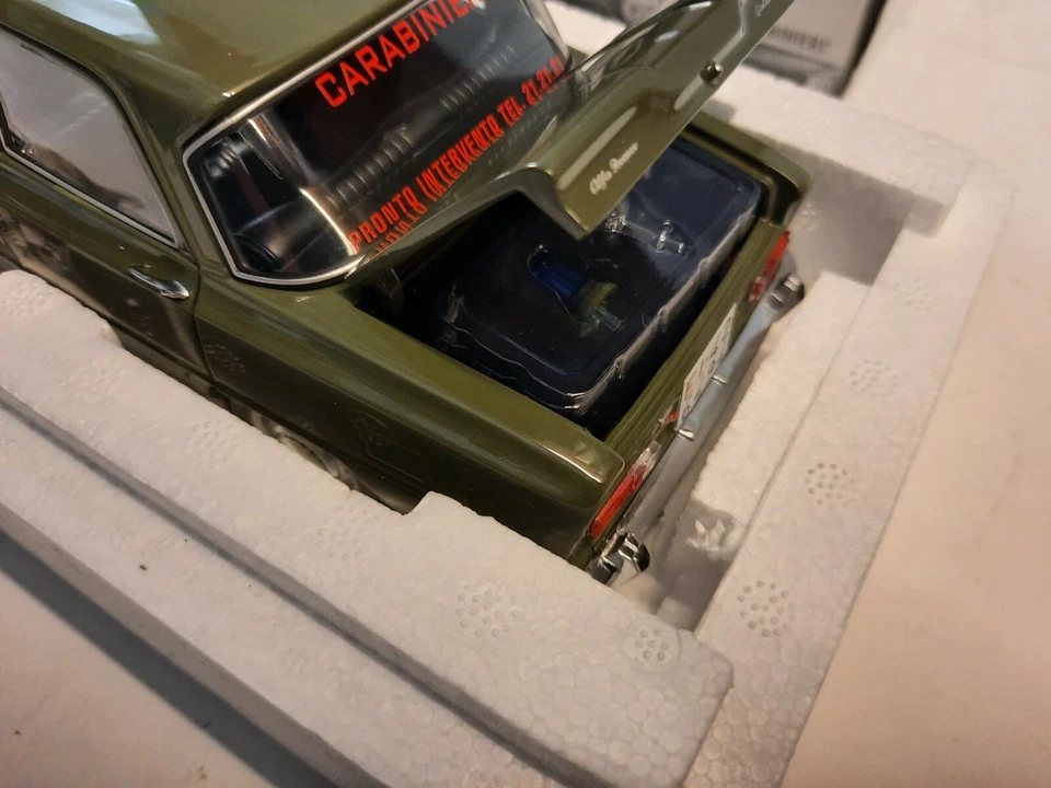 Minichamps Alfa Romeo Giulia Super 1600 CARABINIERI 1970 1/18 183120991 - Immagine 2 di 4