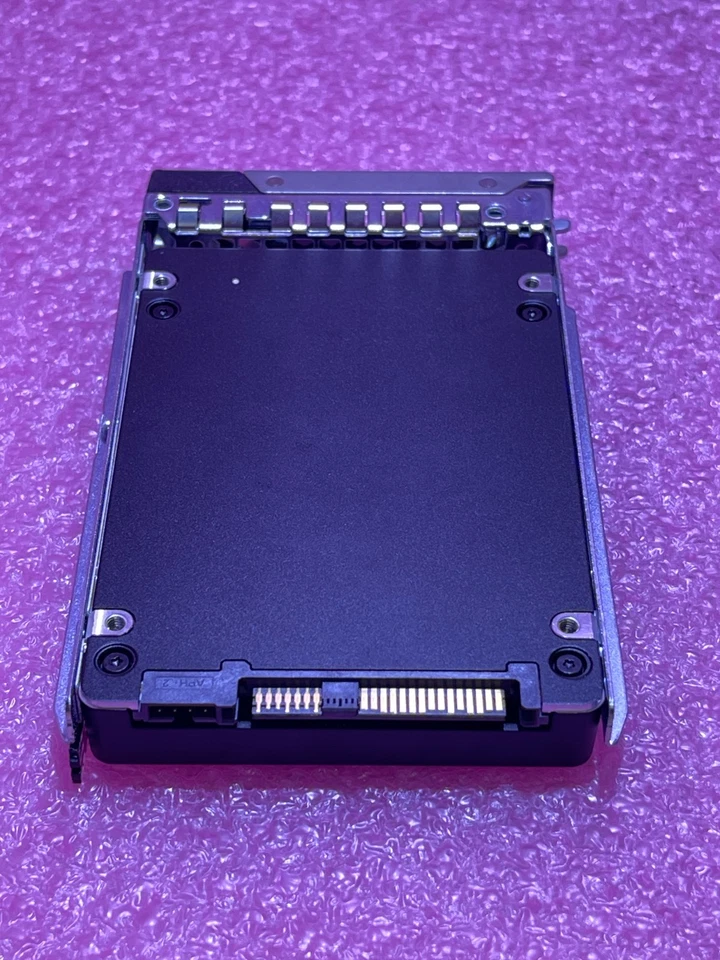 Strong-IT Dell 3TCV6 1.6TB SAS 12G SFF MU SSD (99% Life Remaining) - Image 2 of 3