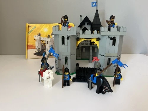 LEGO Black Falcon's Fortress Castle 6074 Vintage 99% Complete Set