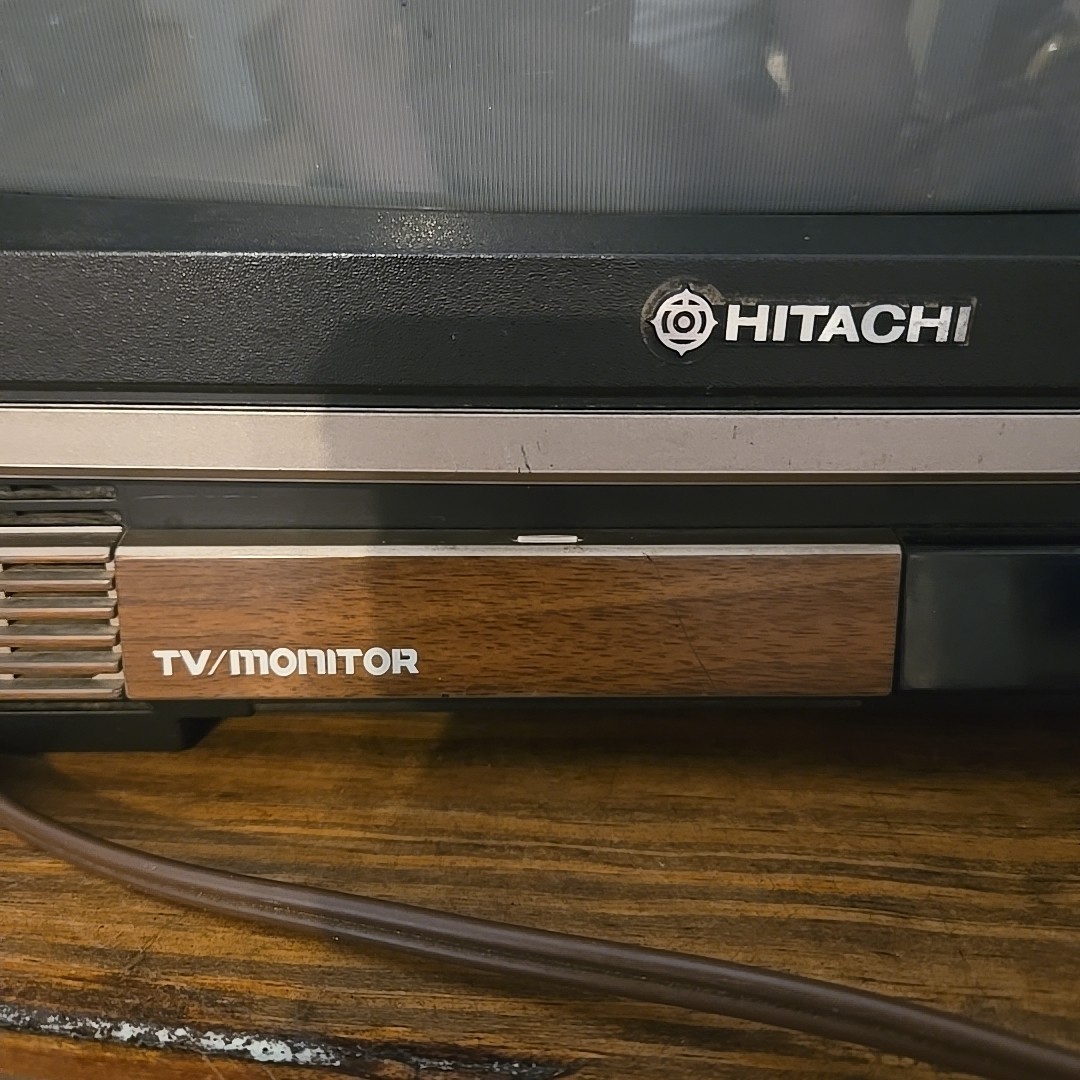 Hitachi CT1358 CRT TV Monitor 13