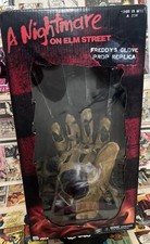 NECA Nightmare on Elm Street 1984: Freddy Krueger Glove - Replica